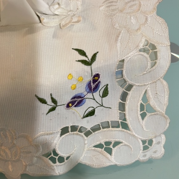 Facial Tissue Box - Picture 4 of 5